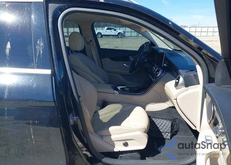 2016 Mercedes-Benz Glc 300 z USA, uszkodzony, nr VIN WDC0G4JB0GF083787